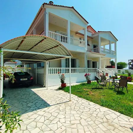 Alba * Néa Meságkala