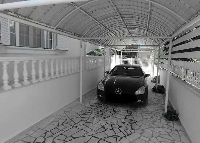 Alba * Néa Meságkala